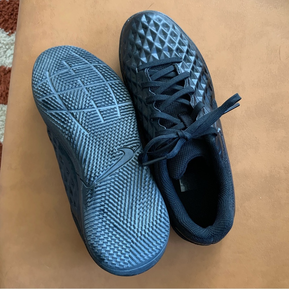 Nike Legend 8 Tiempo Club IC Mens Indoor Soccer Shoes Black Size 5.5 AT6110-010